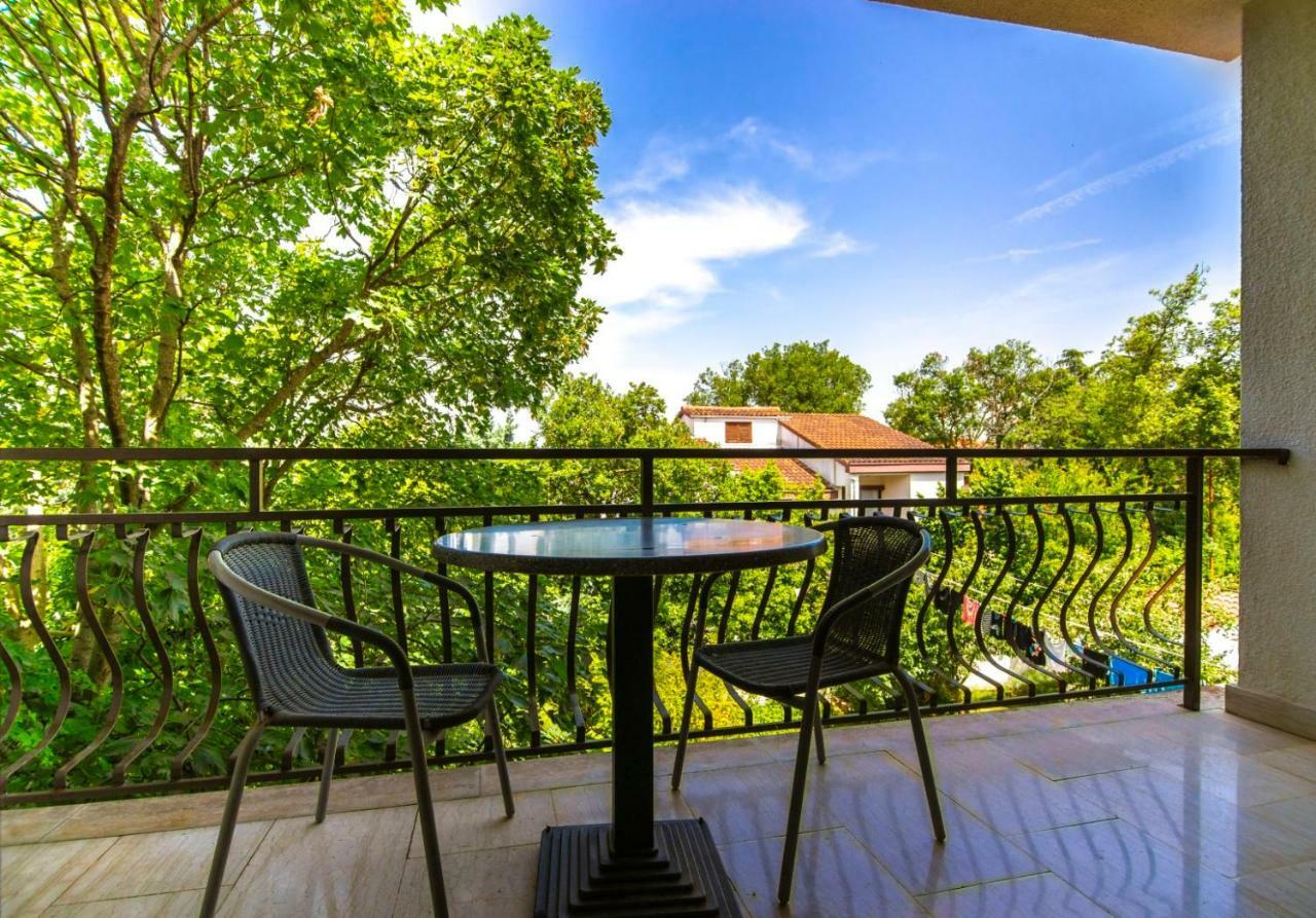 Apartments Mare Pula Exterior photo