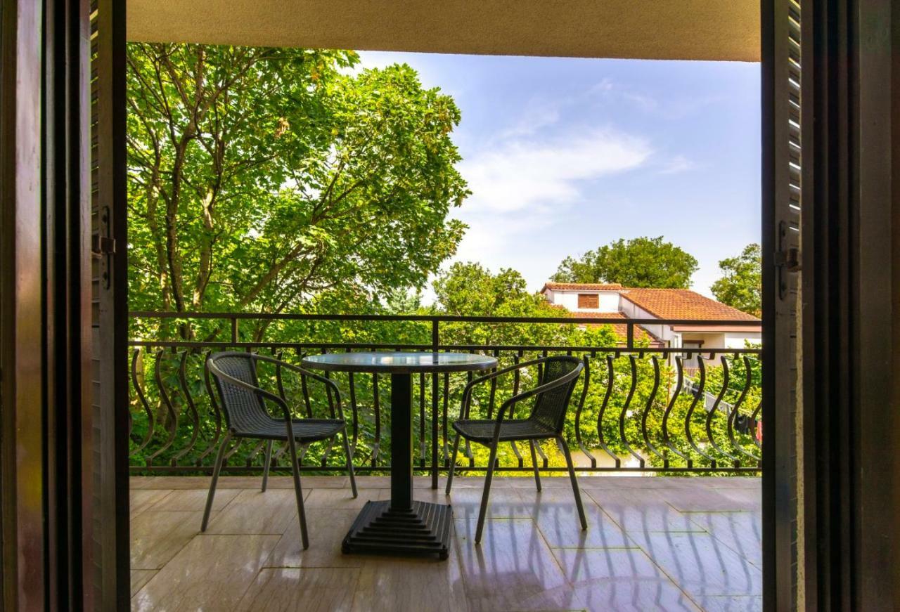 Apartments Mare Pula Exterior photo